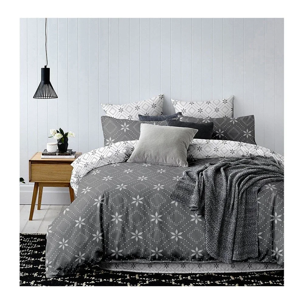 Šedo-bílé ooboustranné povlečení na dvoulůžko z mikrovlákna DecoKing Hypnosis Snowy Night, 200 x 200 cm v:1272816