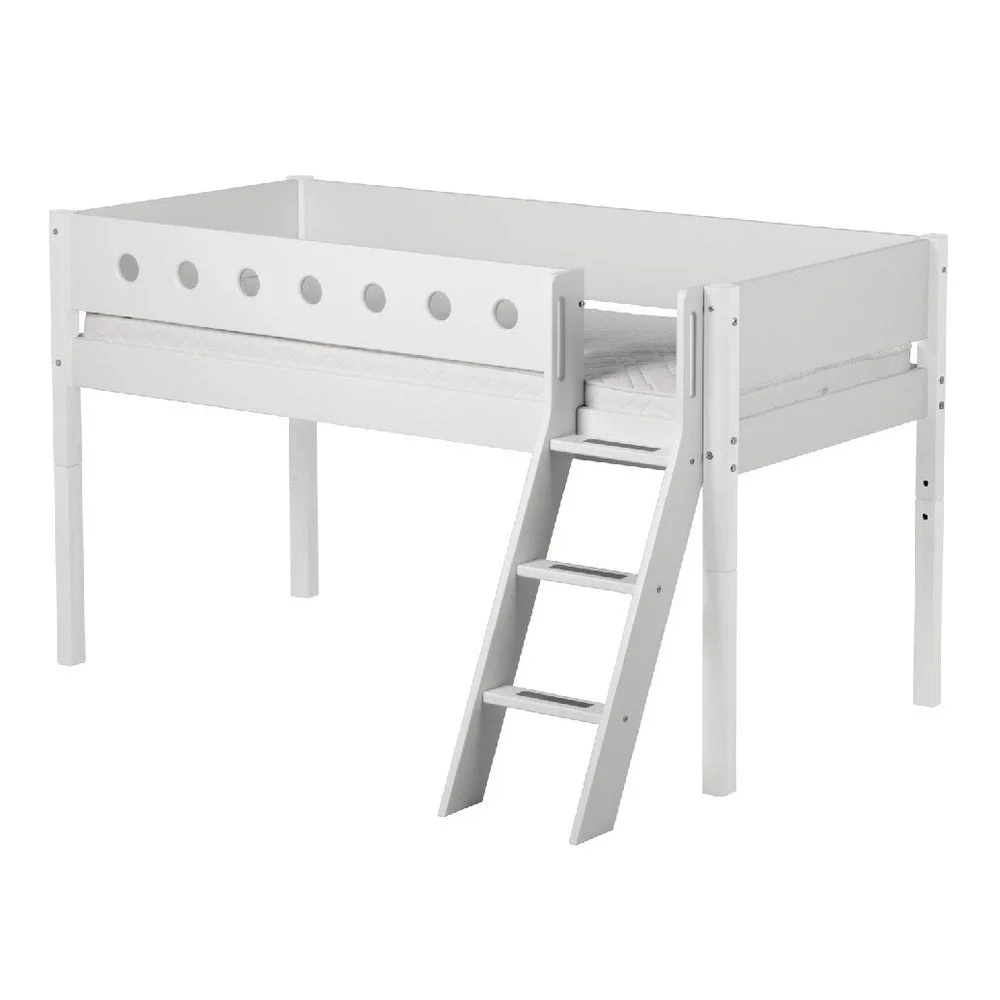 Bílá středně vysoká dětská postel s žebříkem Flexa White, 90 x 200 cm v:1294870