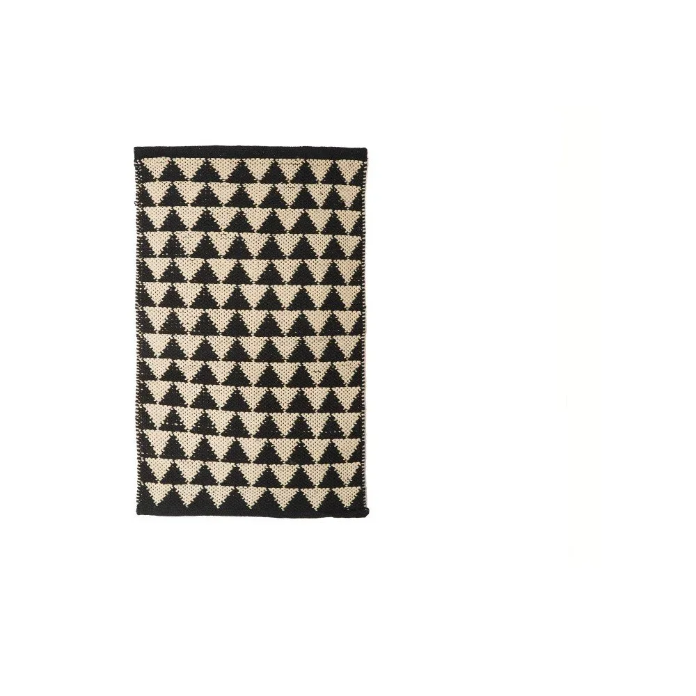 Černý koberec TJ Serra Triangle, 60 x 90 cm v:736608