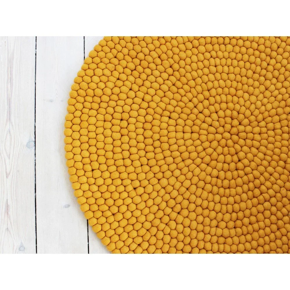 Hořčicově žlutý kuličkový vlněný koberec Wooldot Ball Rugs, ⌀ 140 cm v:1340937