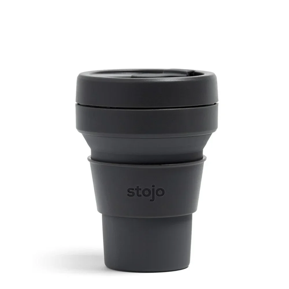 Antracitově šedý skládací cestovní hrnek Stojo Pocket Cup Carbon, 355 ml v:1341285