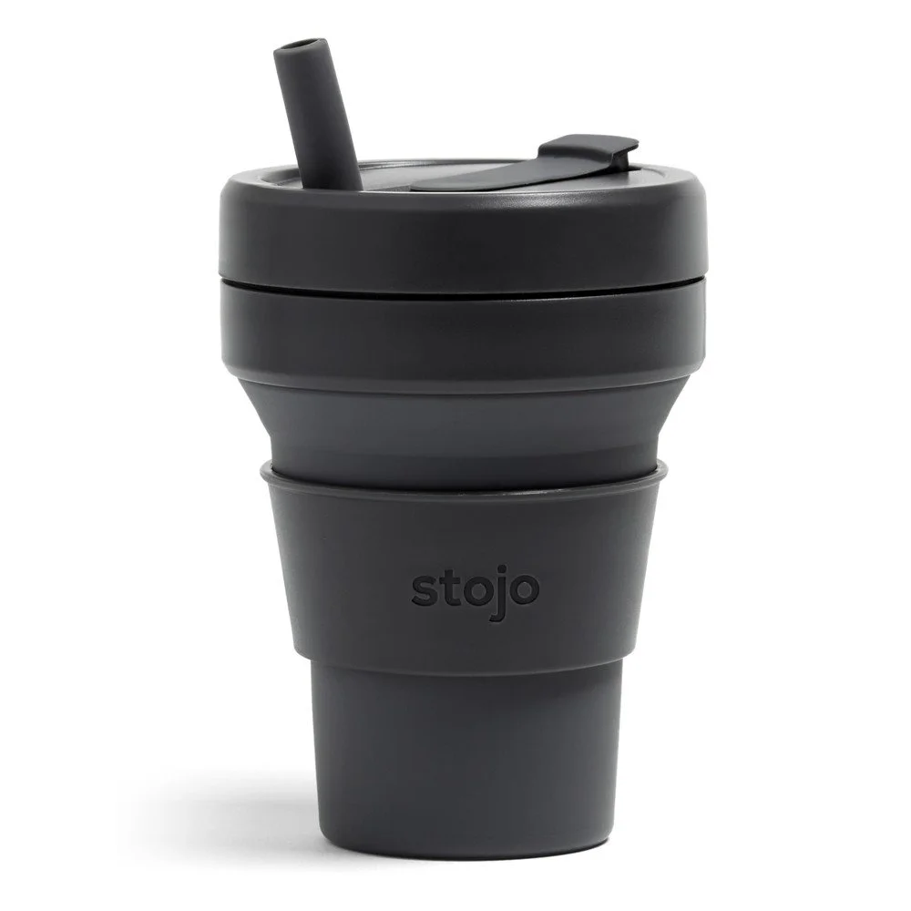 Černý skládací cestovní hrnek Stojo Biggie Carbon, 470 ml v:1341323